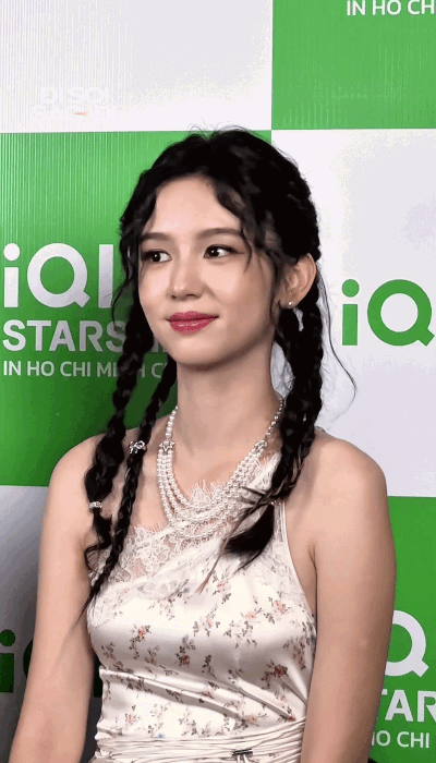 Hứa Khải - Châu Dã không lỗ hổng visual xuất hiện tại Việt Nam, "tình tứ" không chút ngại ngùng trước rừng camera- Ảnh 3.