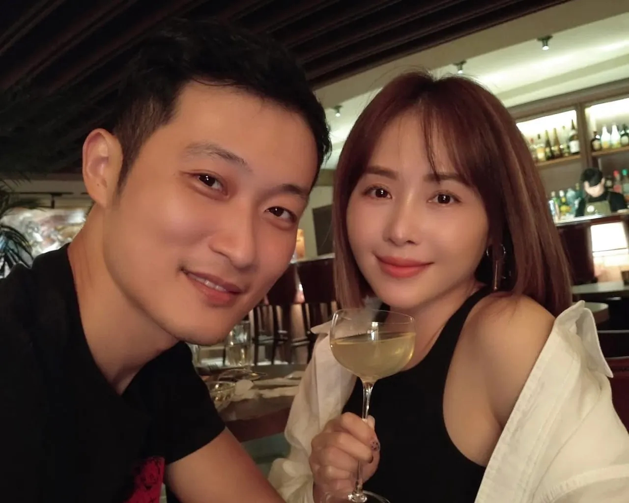Vô tình bắt gặp nữ diễn viên M. tới tòa án ly hôn sau 7 năm cưới, nguyên nhân đổ vỡ do chồng cô đập phá đồ đạc- Ảnh 2.