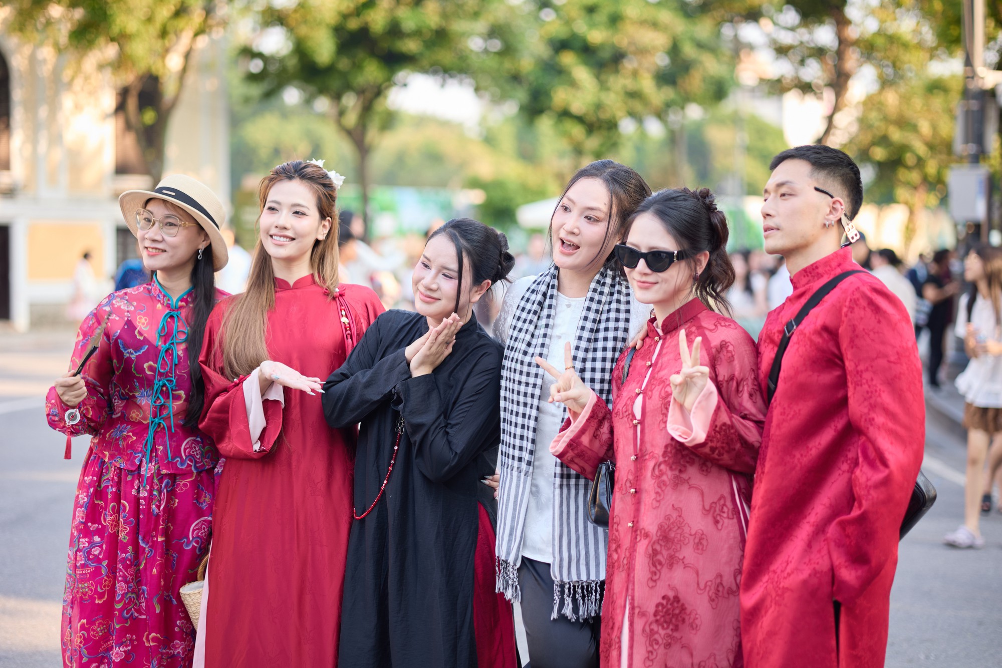 Nhìn lại 2 ngày cuối tuần tại Booth Fandom Yêu Nước: Dàn KOL đổ bộ, Văn Mai Hương - Đỗ Hoàng Hiệp giao lưu cực nhiệt- Ảnh 3.