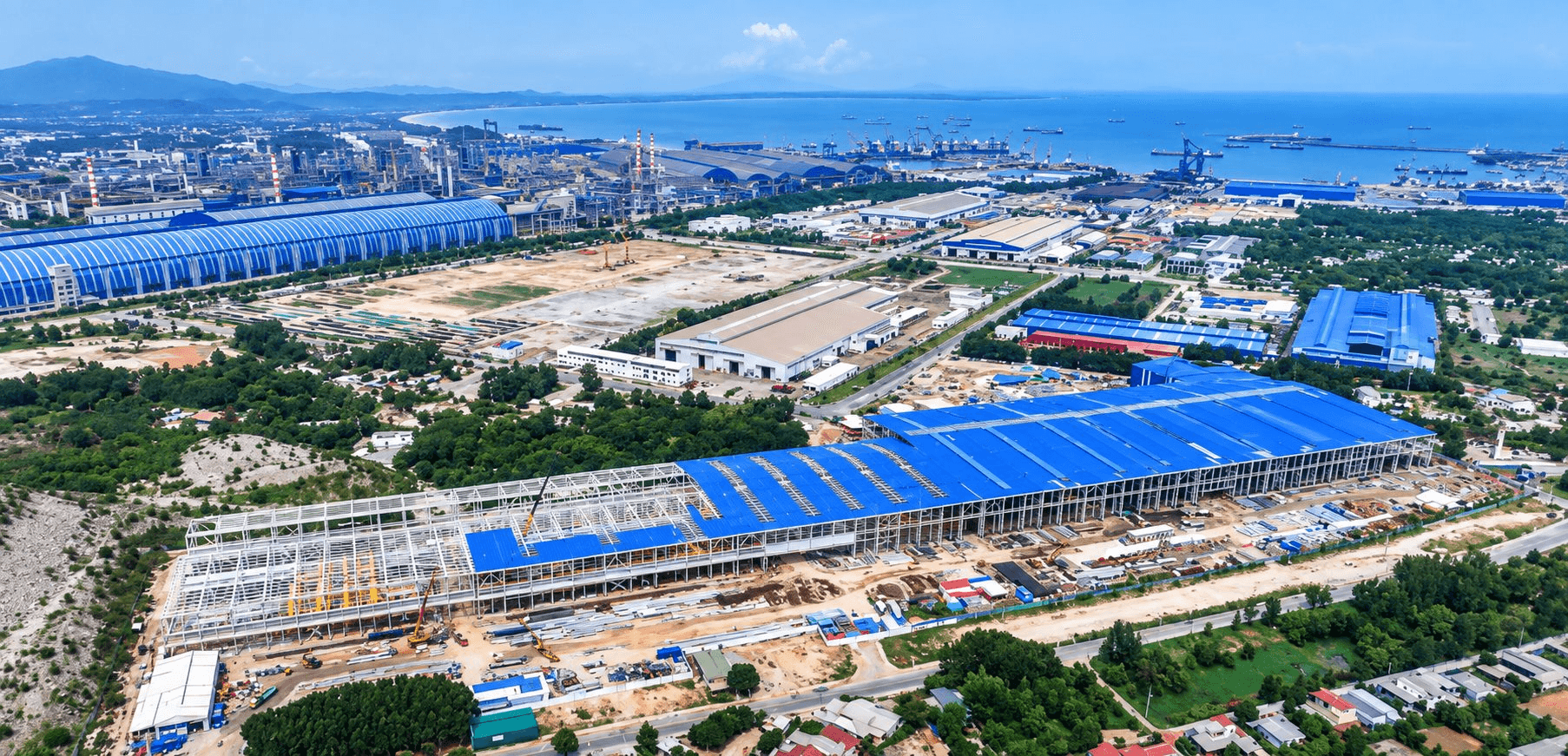 Nh&agrave; m&aacute;y hơn 10.000 tỷ đồng của tỷ ph&uacute; Trần Đ&igrave;nh Long ho&agrave;n th&agrave;nh gần 70%: Sắp c&oacute; th&eacute;p ray đầu ti&ecirc;n cho đường sắt cao tốc- Ảnh 2.
