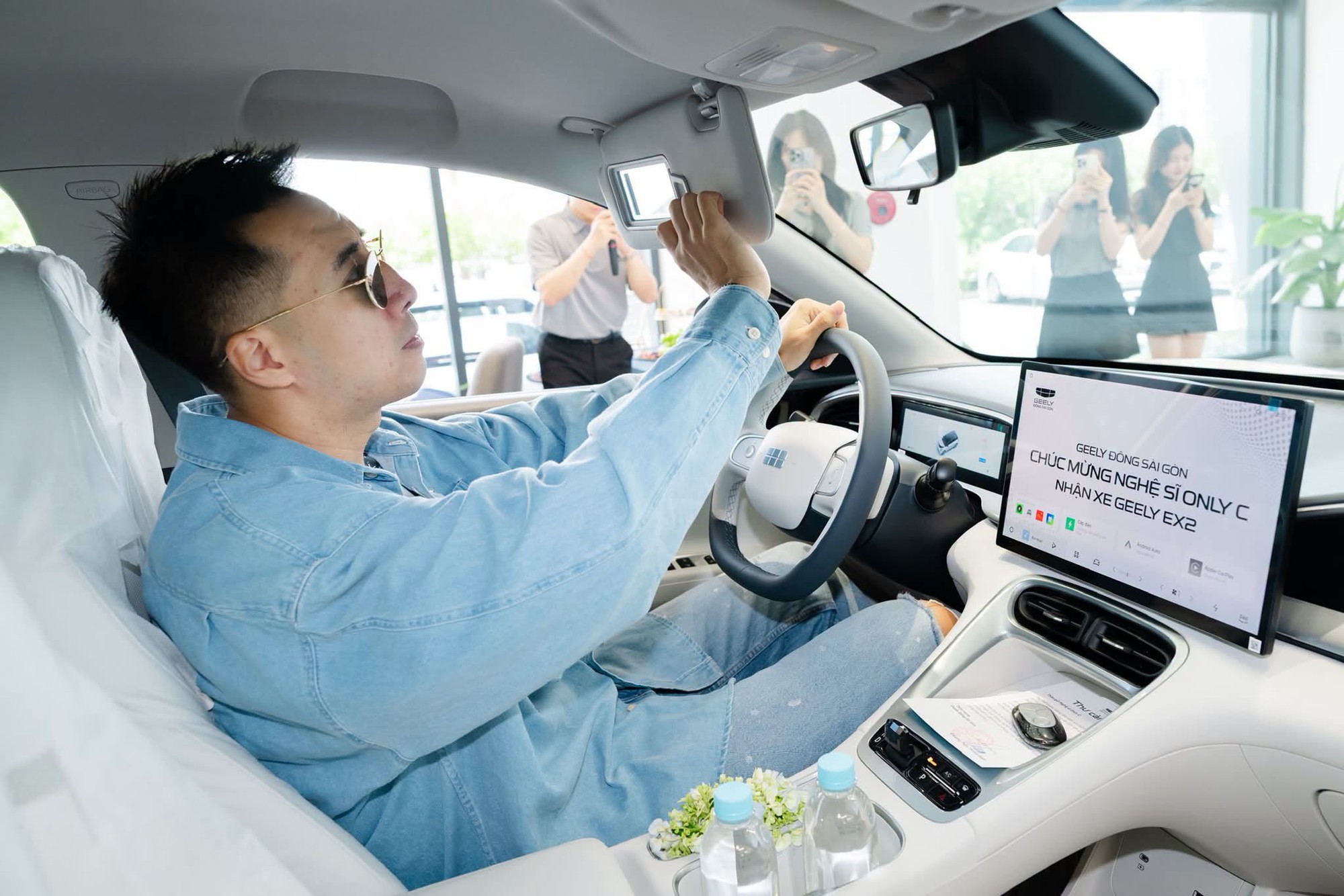Chỉ mất 5 phút để chốt xe, Only C “chê” gì sau một tháng sử dụng Geely EX2? - Ảnh 2.