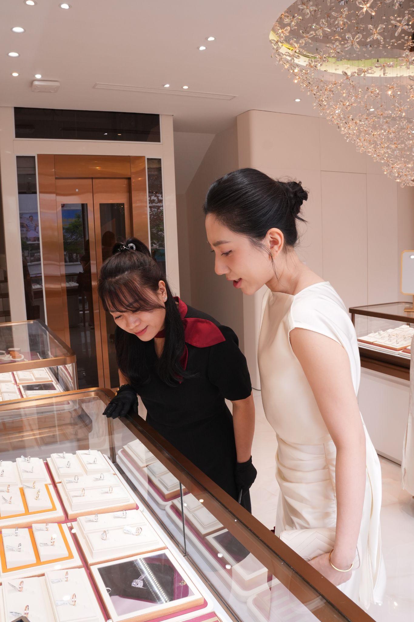 &rlm;20/10, phụ nữ trẻ chọn kim cương cho dấu mốc n&agrave;o?&rlm; - Ảnh 2.