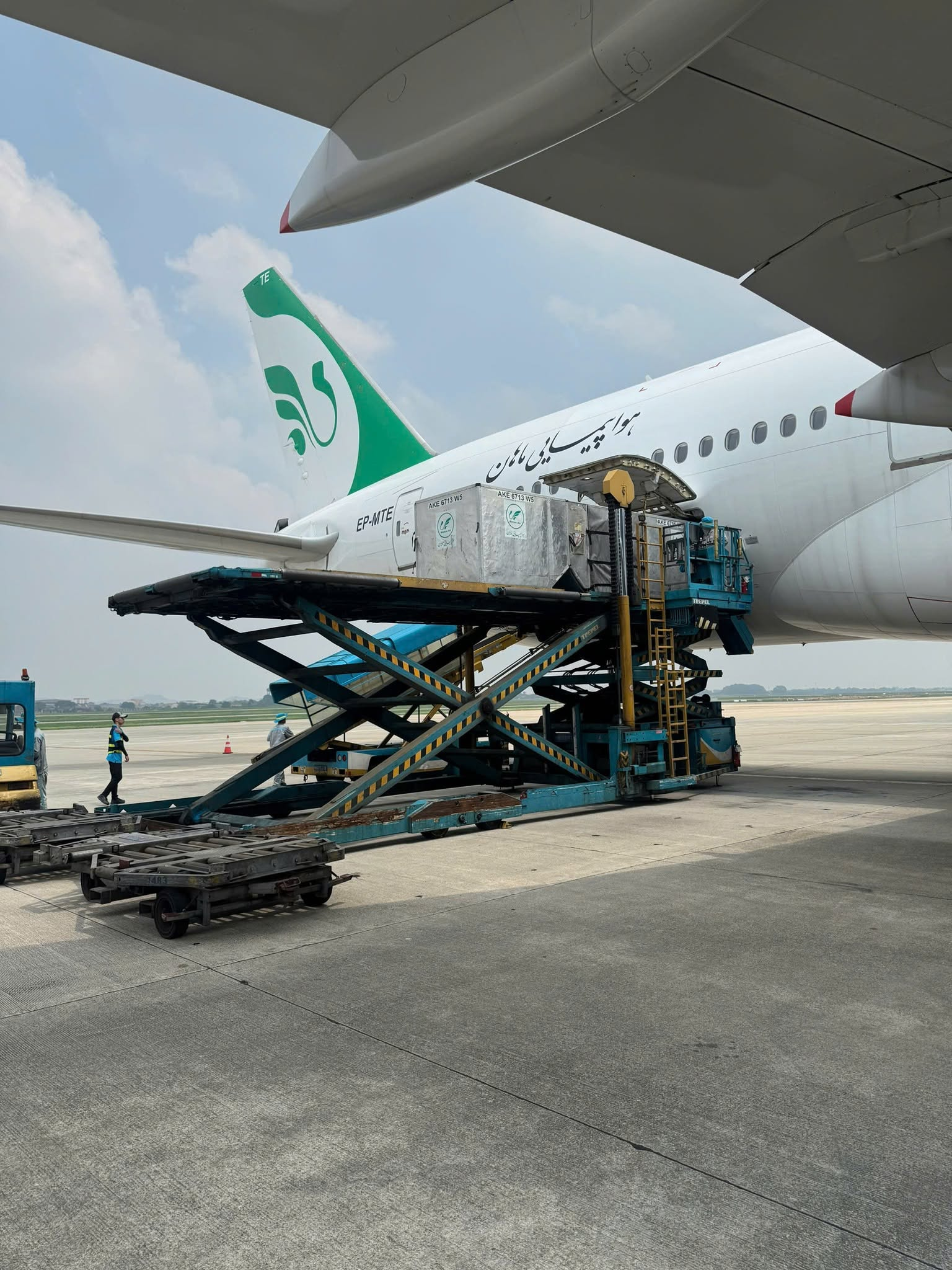 H&ocirc;m qua - 21/9, s&acirc;n bay Nội B&agrave;i ghi nhận một m&aacute;y bay lạ hạ c&aacute;nh- Ảnh 4.
