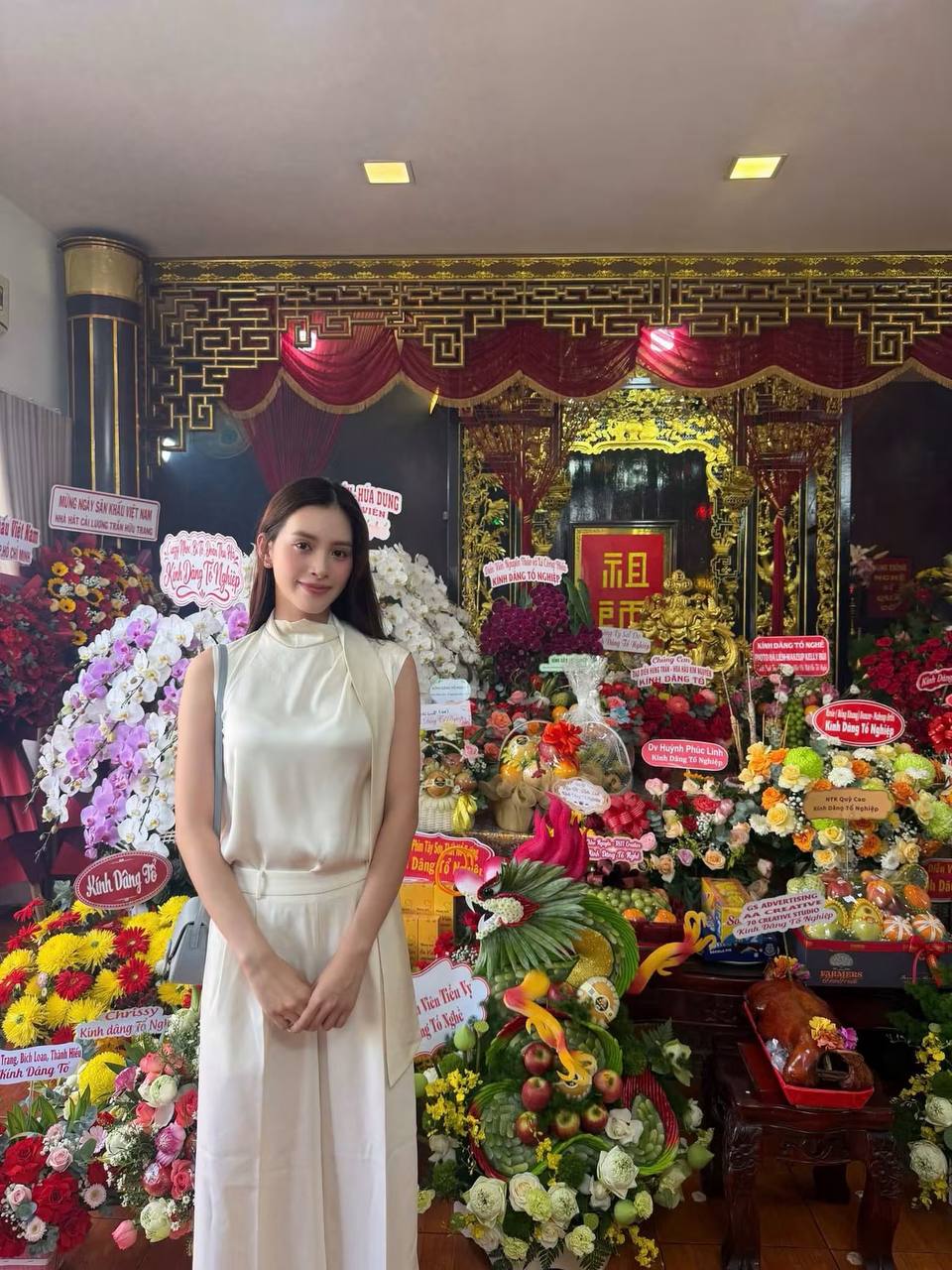 Nghệ sĩ Hoài Linh chủ trì thực hiện nghi lễ, dàn sao Việt tề tựu tại đền thờ 100 tỷ - Ảnh 6.