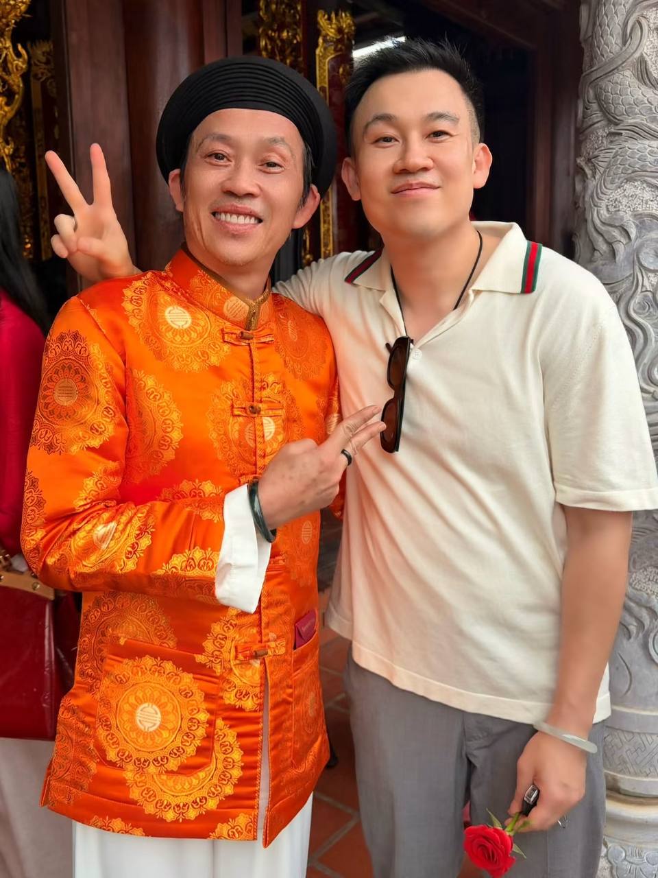 Nghệ sĩ Hoài Linh chủ trì thực hiện nghi lễ, dàn sao Việt tề tựu tại đền thờ 100 tỷ - Ảnh 2.