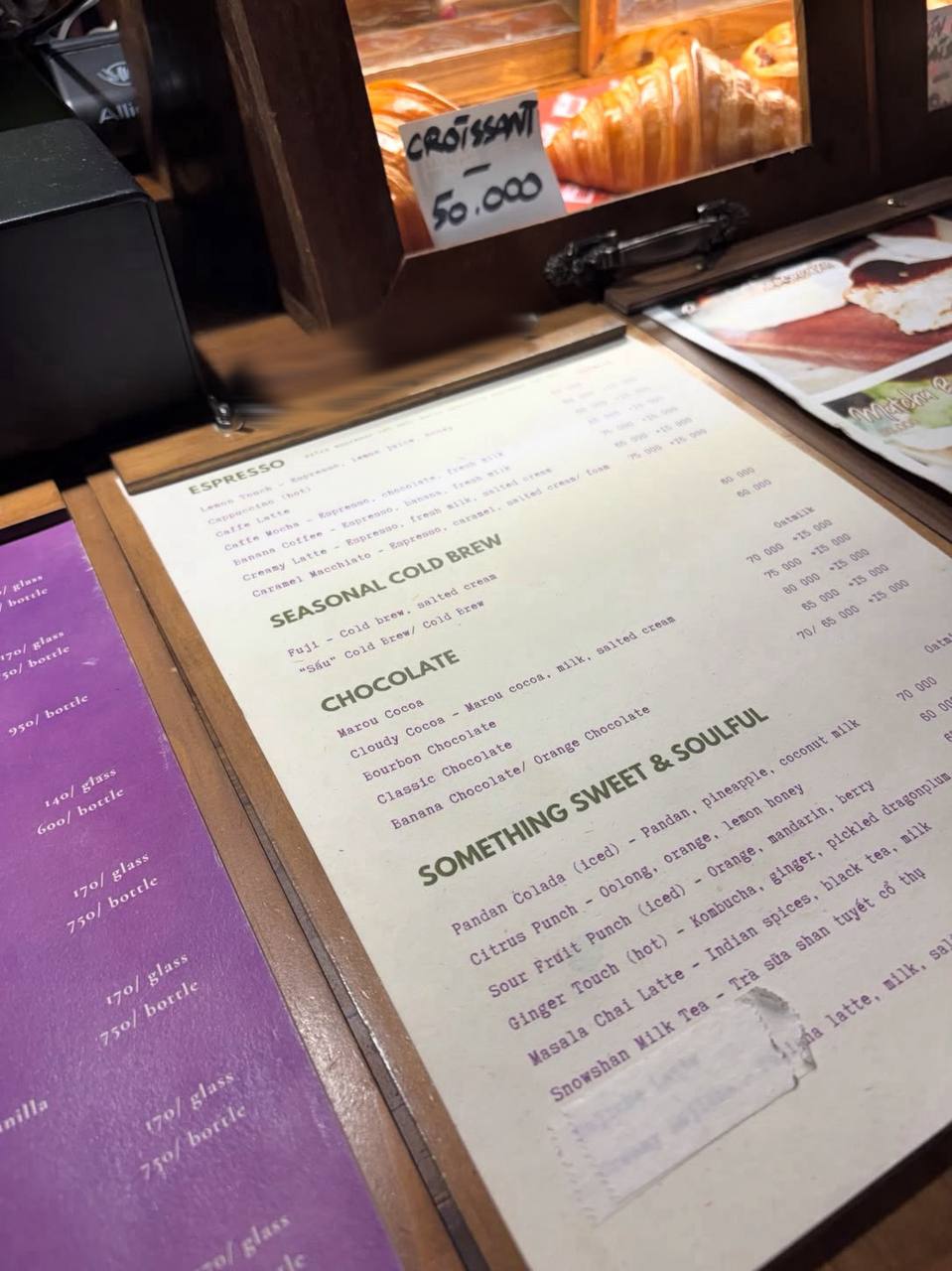 Gallery - Menu gần như toàn tiếng Anh của một chuỗi cà phê ở Hà Nội gây tranh luận, có khách phải nhờ nhân viên đọc hộ - image 7