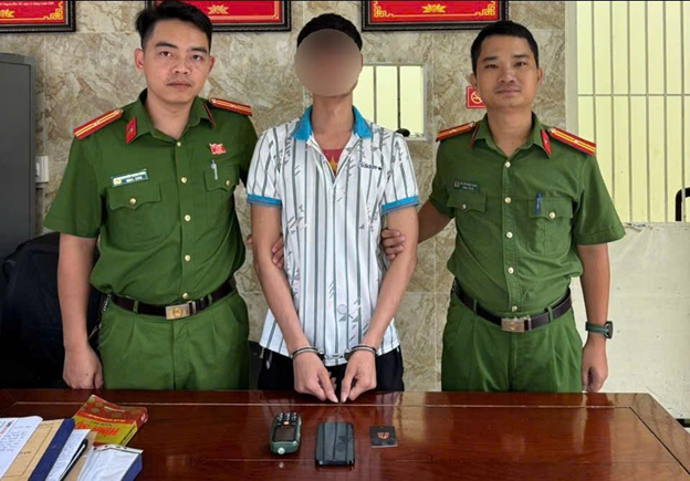 C&ocirc;ng an điều tra giao dịch chuyển khoản 1,3 tỷ đồng của người phụ nữ: Khởi tố nam thanh ni&ecirc;n SN 1992 - Ảnh 1.