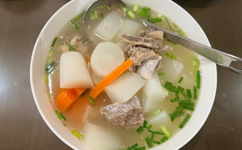 M&ugrave;a thu dễ kh&ocirc; họng, ho khan: 4 loại rau đang v&agrave;o m&ugrave;a được v&iacute; như &ldquo;l&aacute; chắn&rdquo; cho phổi - Ảnh 2.