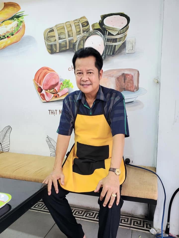 Nam NSND đ&igrave;nh đ&aacute;m bỏ TP.HCM về b&aacute;n c&agrave; ph&ecirc;, đồ ăn s&aacute;ng ở đường Nguyễn Trung Trực, An Giang- Ảnh 2.