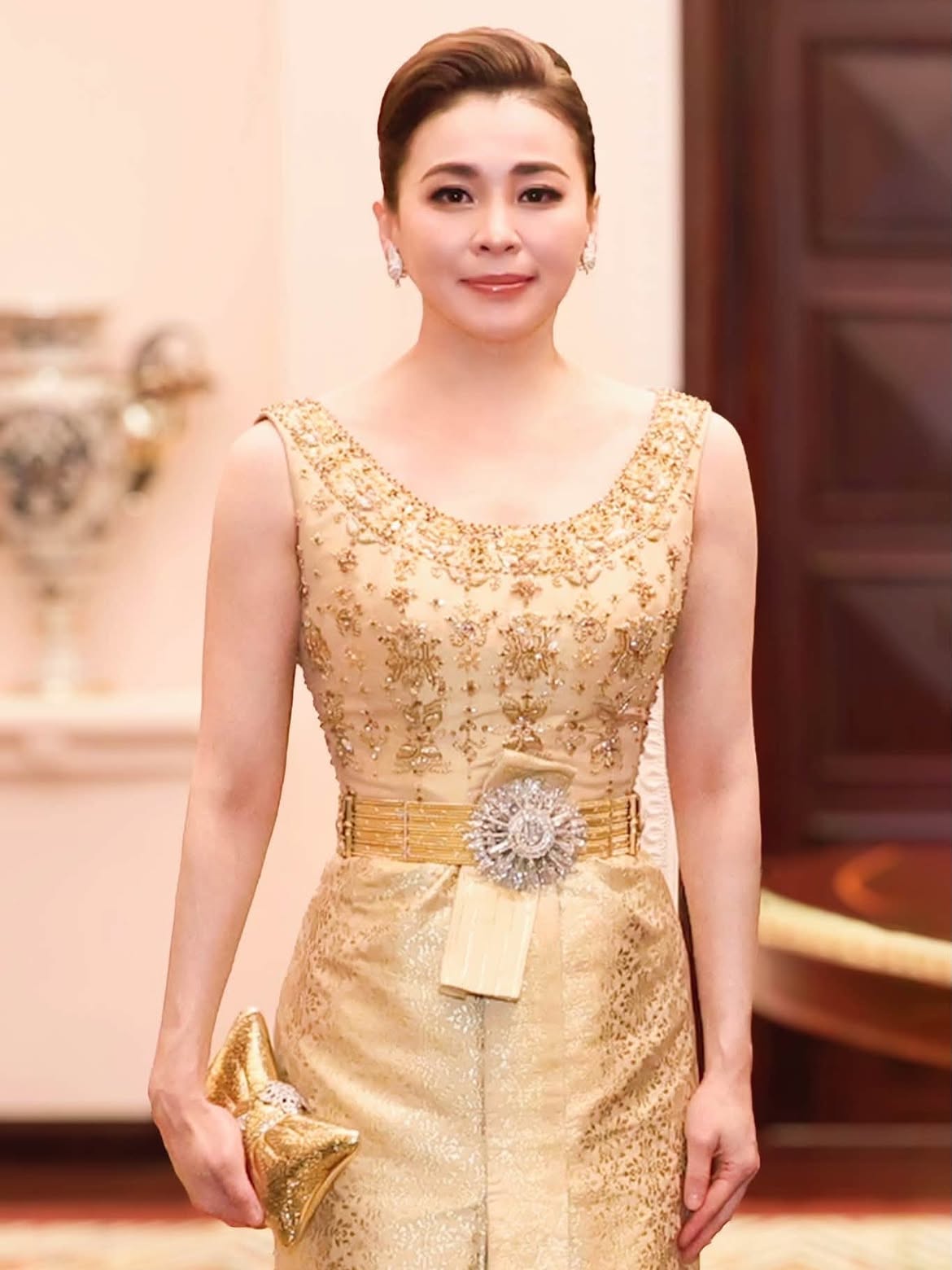 Chiếc thắt lưng kim cương hơn 100 năm tuổi của Ho&agrave;ng hậu Th&aacute;i Lan - Ảnh 4.