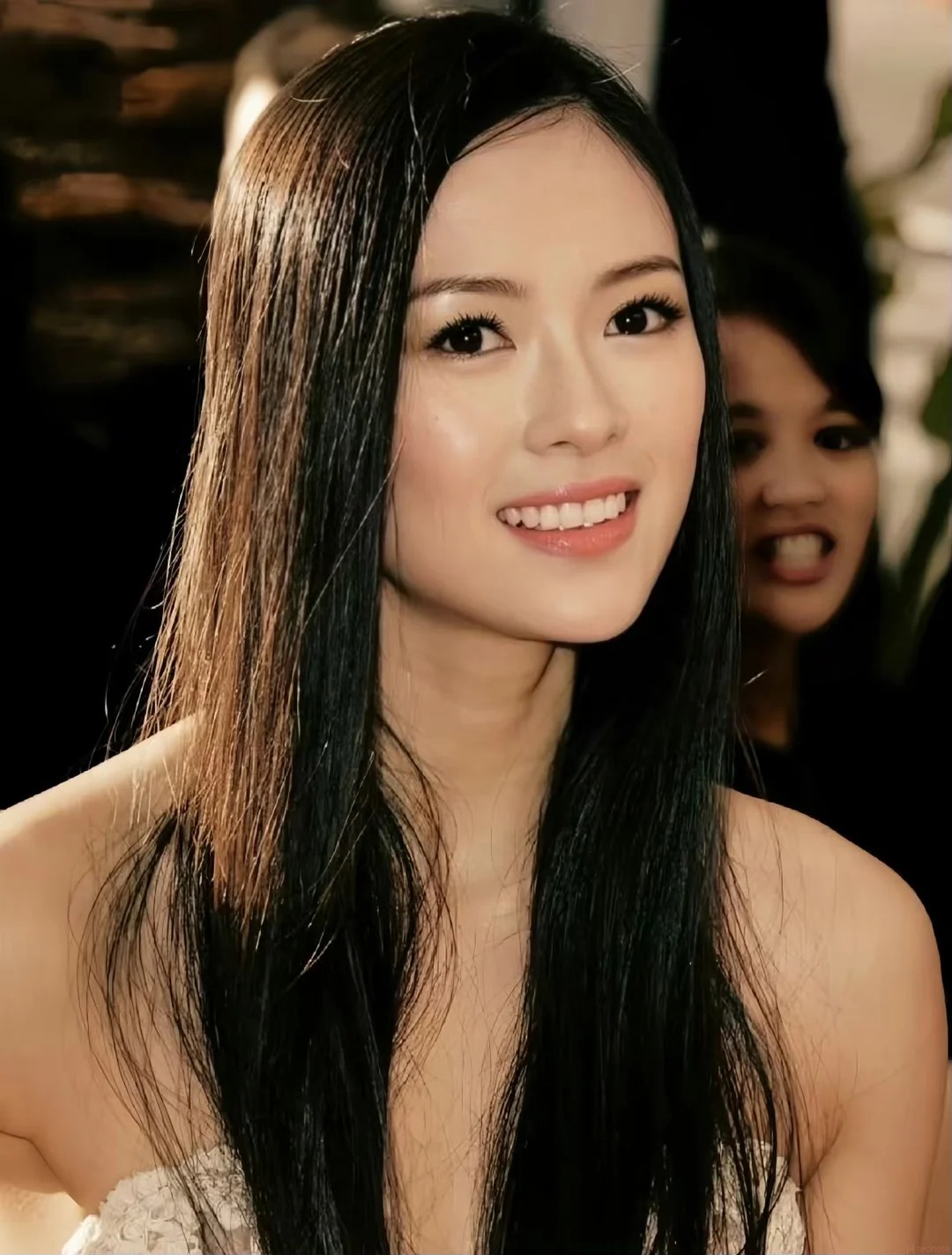 Chương Tử Di mặt mũi sưng phồng đến mức mở mắt kh&ocirc;ng nổi tr&ecirc;n s&oacute;ng truyền h&igrave;nh- Ảnh 5.
