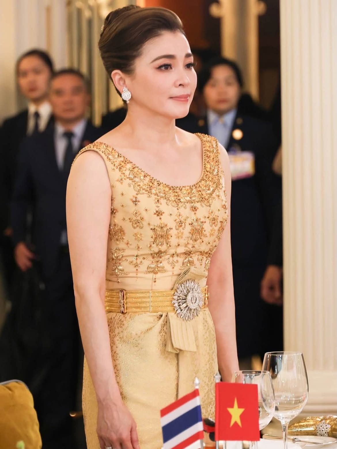 Chiếc thắt lưng kim cương hơn 100 năm tuổi của Ho&agrave;ng hậu Th&aacute;i Lan - Ảnh 2.