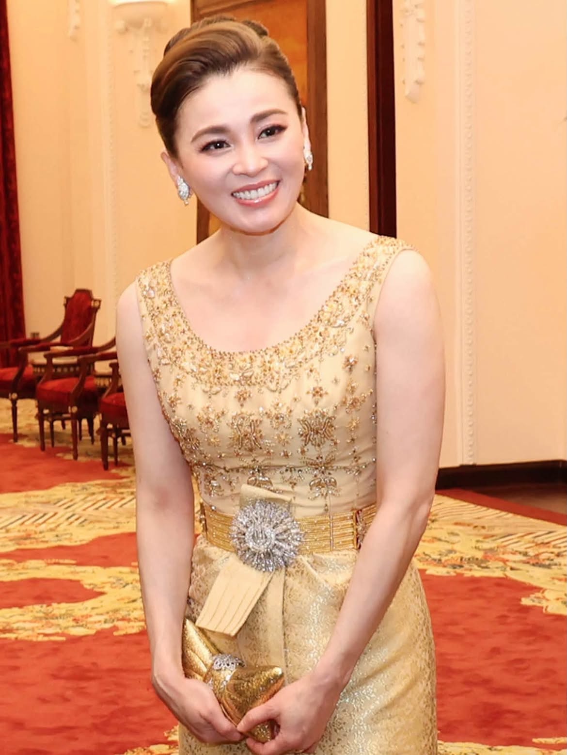 Chiếc thắt lưng kim cương hơn 100 năm tuổi của Ho&agrave;ng hậu Th&aacute;i Lan - Ảnh 1.