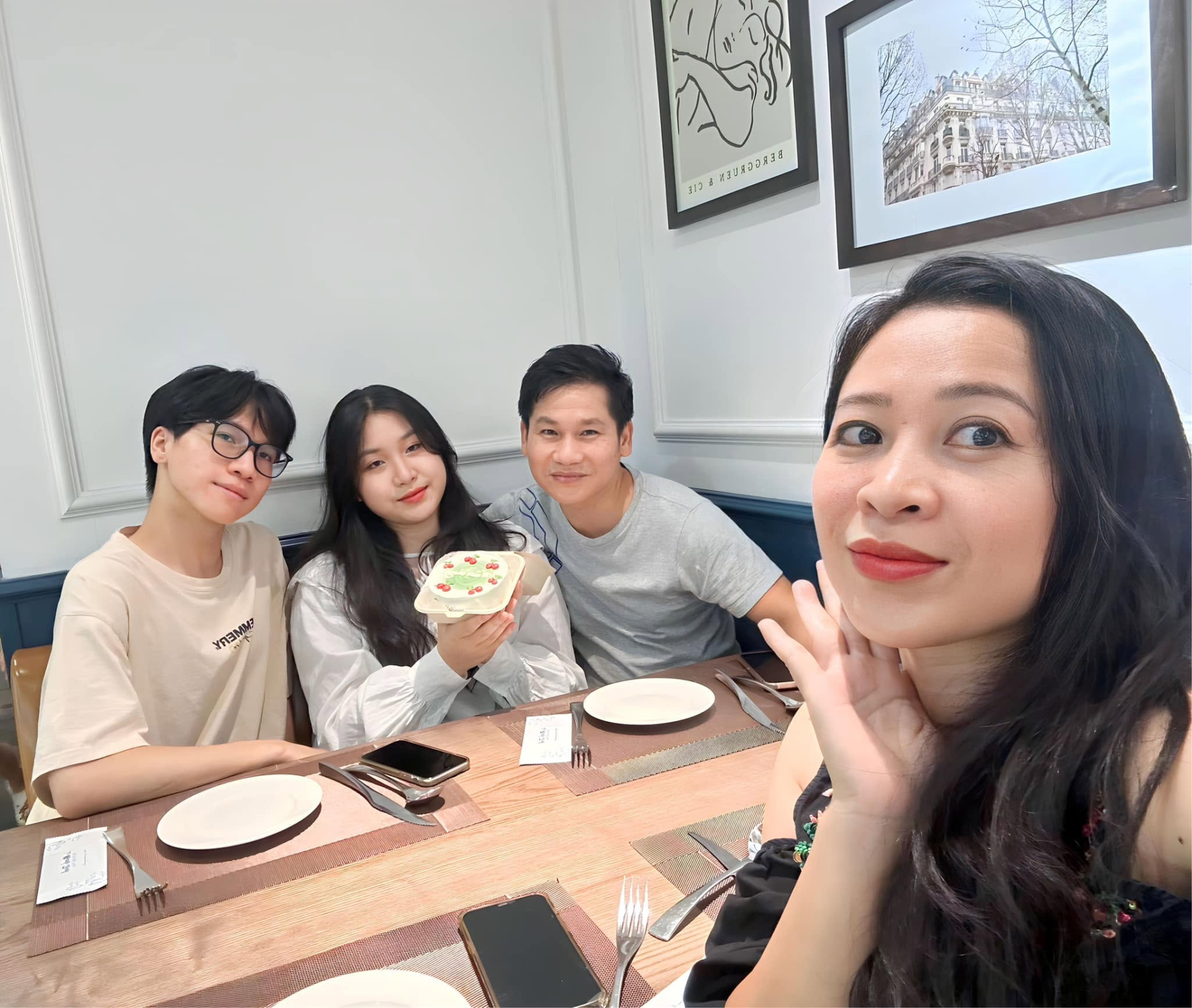 "&Ocirc;ng ho&agrave;ng nhạc đỏ" đ&igrave;nh đ&aacute;m b&aacute;n đặc sản thịt d&ecirc; ở đường H&agrave;n Thuy&ecirc;n, H&agrave; Nội- Ảnh 4.