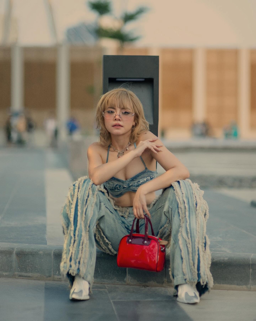 B&agrave;i h&aacute;t Việt hơn nửa tỷ view viral to&agrave;n cầu: Ca sĩ mất t&iacute;ch 6 năm được "hồi sinh", loạt sao quốc tế thi nhau lăng x&ecirc;- Ảnh 8.