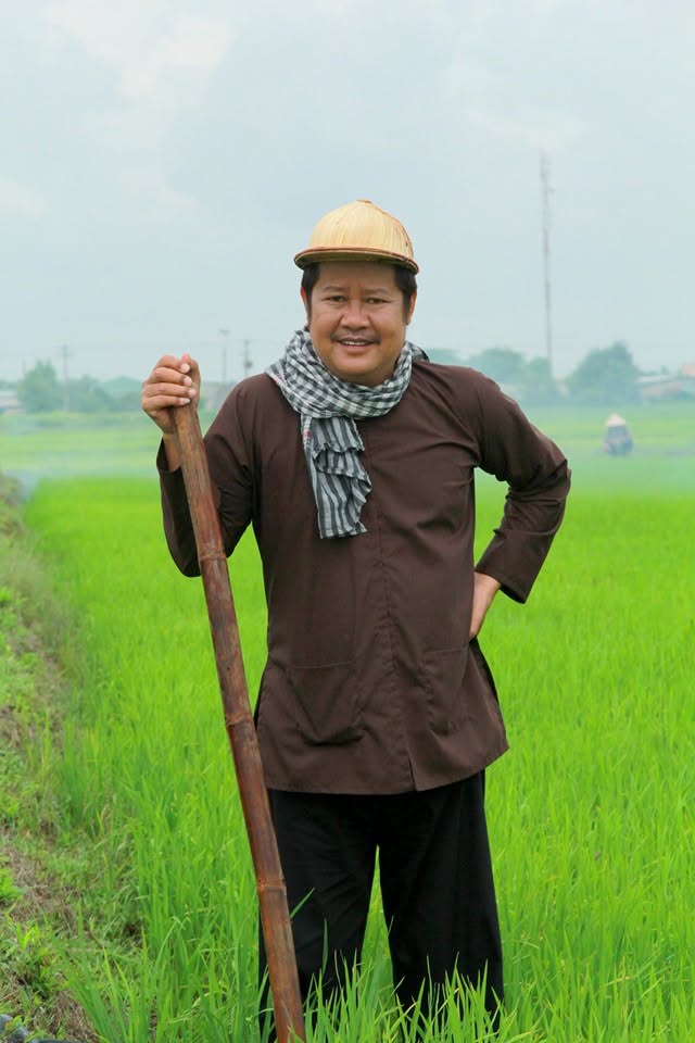 Nam NSND đ&igrave;nh đ&aacute;m bỏ TP.HCM về b&aacute;n c&agrave; ph&ecirc;, đồ ăn s&aacute;ng ở đường Nguyễn Trung Trực, An Giang- Ảnh 1.