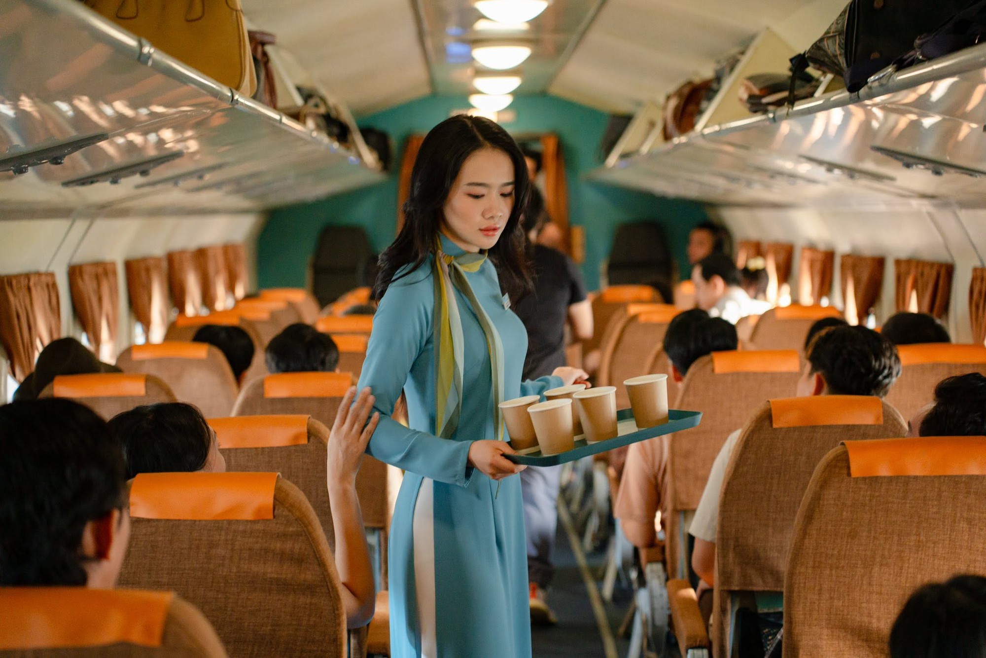 Mỹ nh&acirc;n 2k2 "cơ địa vất vả": L&agrave;m tiếp vi&ecirc;n h&agrave;ng kh&ocirc;ng th&igrave; chuyến bay c&oacute; biến, giờ đi "ở đợ" tại miền T&acirc;y - Ảnh 2.