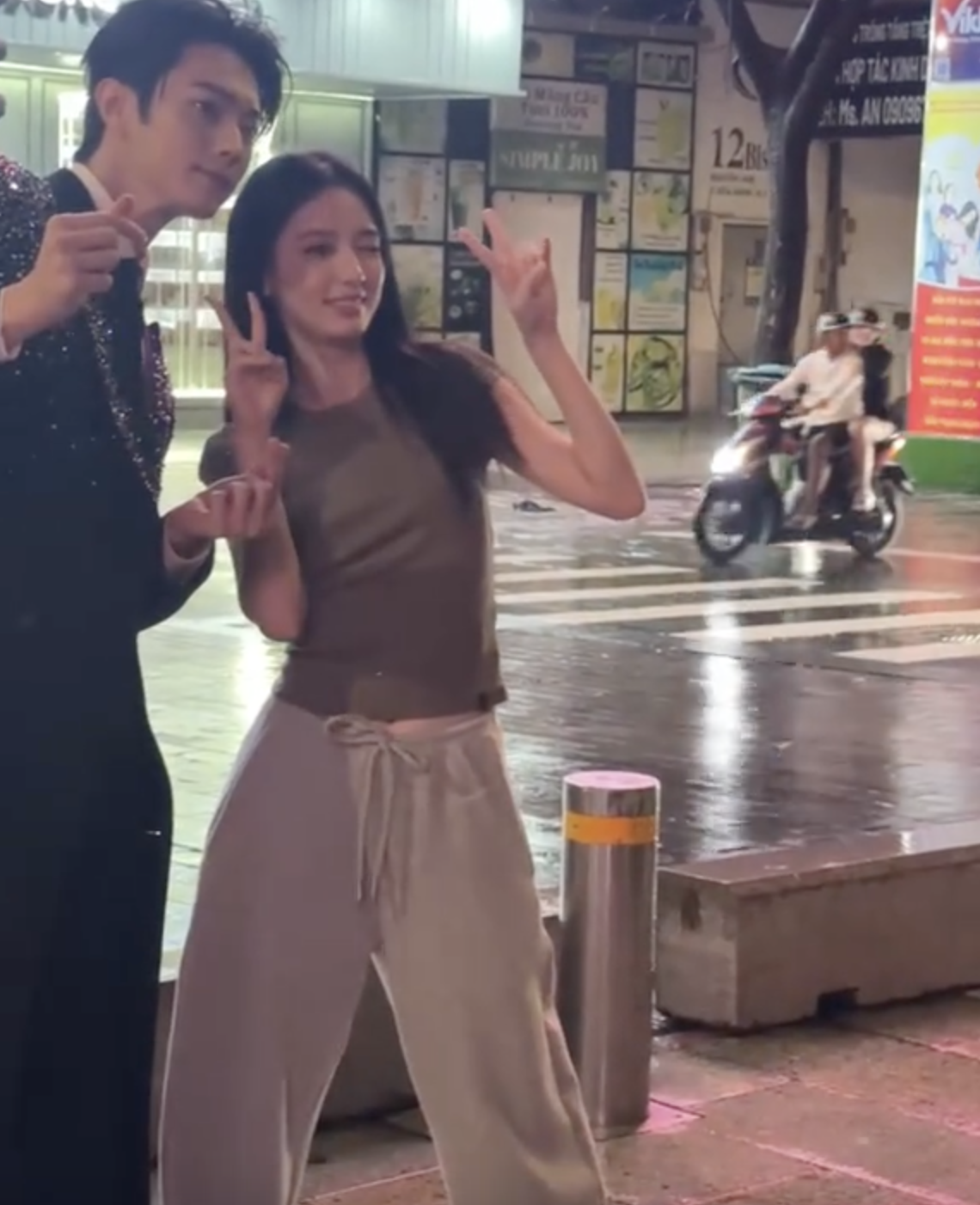Mỹ nh&acirc;n giản dị ở phố đi bộ Nguyễn Huệ chứng minh nhan sắc từng khiến Jisoo kh&oacute; thắng- Ảnh 2.