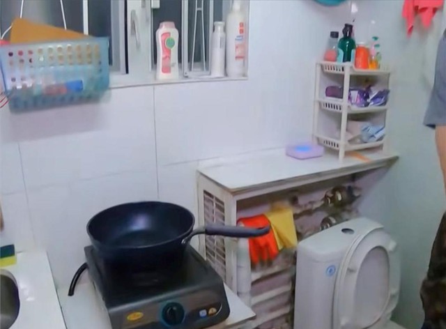 Mẹ đơn thân cùng con gái sống trong "hộp diêm" 5m²: Bếp ngay cạnh bồn cầu, vẫn cố vun vén thành mái ấm- Ảnh 5.