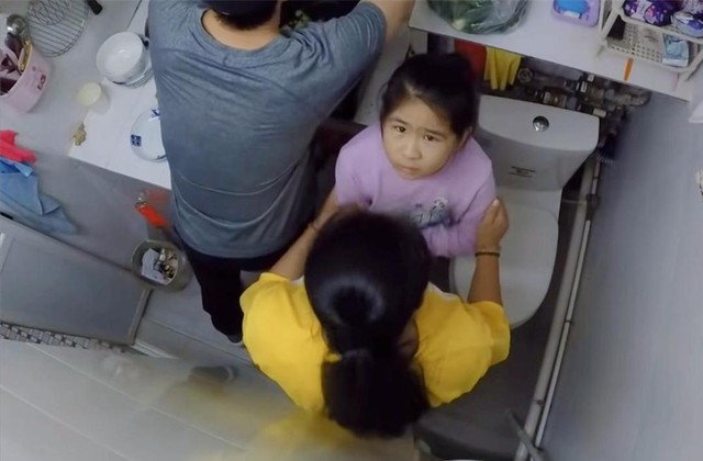 Mẹ đơn thân cùng con gái sống trong "hộp diêm" 5m²: Bếp ngay cạnh bồn cầu, vẫn cố vun vén thành mái ấm- Ảnh 6.