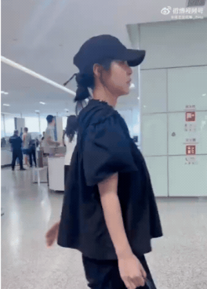 Nữ ch&iacute;nh phim Tết 2.700 tỷ nghi lộ bụng bầu 7 th&aacute;ng, cha của đứa trẻ lẽ n&agrave;o l&agrave; nam diễn vi&ecirc;n SN 1995?- Ảnh 2.
