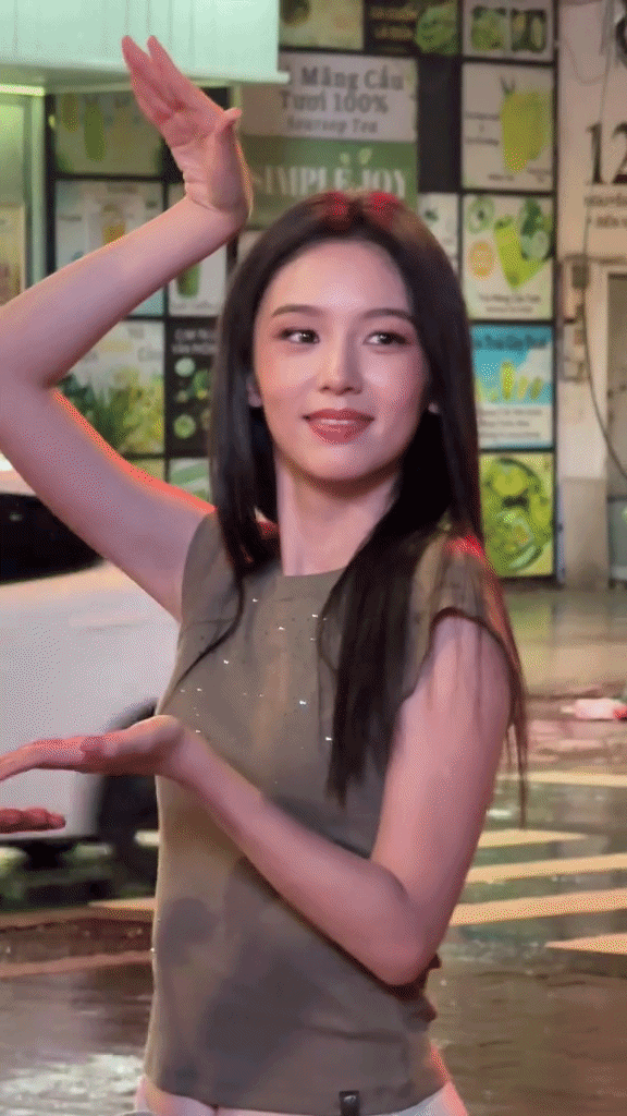 Mỹ nh&acirc;n giản dị ở phố đi bộ Nguyễn Huệ chứng minh nhan sắc từng khiến Jisoo kh&oacute; thắng- Ảnh 1.