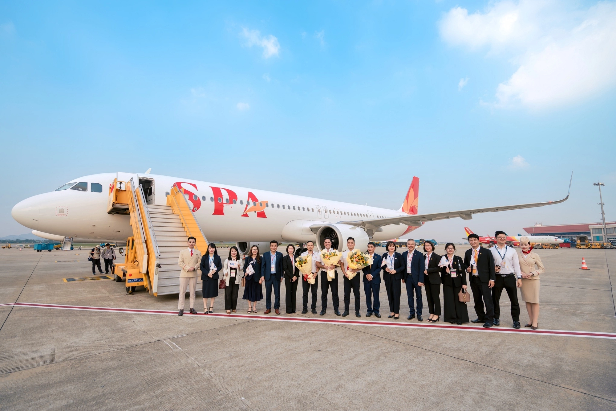 Nhiều c&aacute;i t&ecirc;n của h&agrave;ng kh&ocirc;ng Việt Nam đồng loạt đ&oacute;n tin vui: Chủ tịch sinh năm 1995 mua c&ugrave;ng l&uacute;c 50 chiếc m&aacute;y bay, h&atilde;ng trẻ nhất sở hữu m&aacute;y bay thứ 20 sau chưa đầy 1 năm khai th&aacute;c- Ảnh 6.