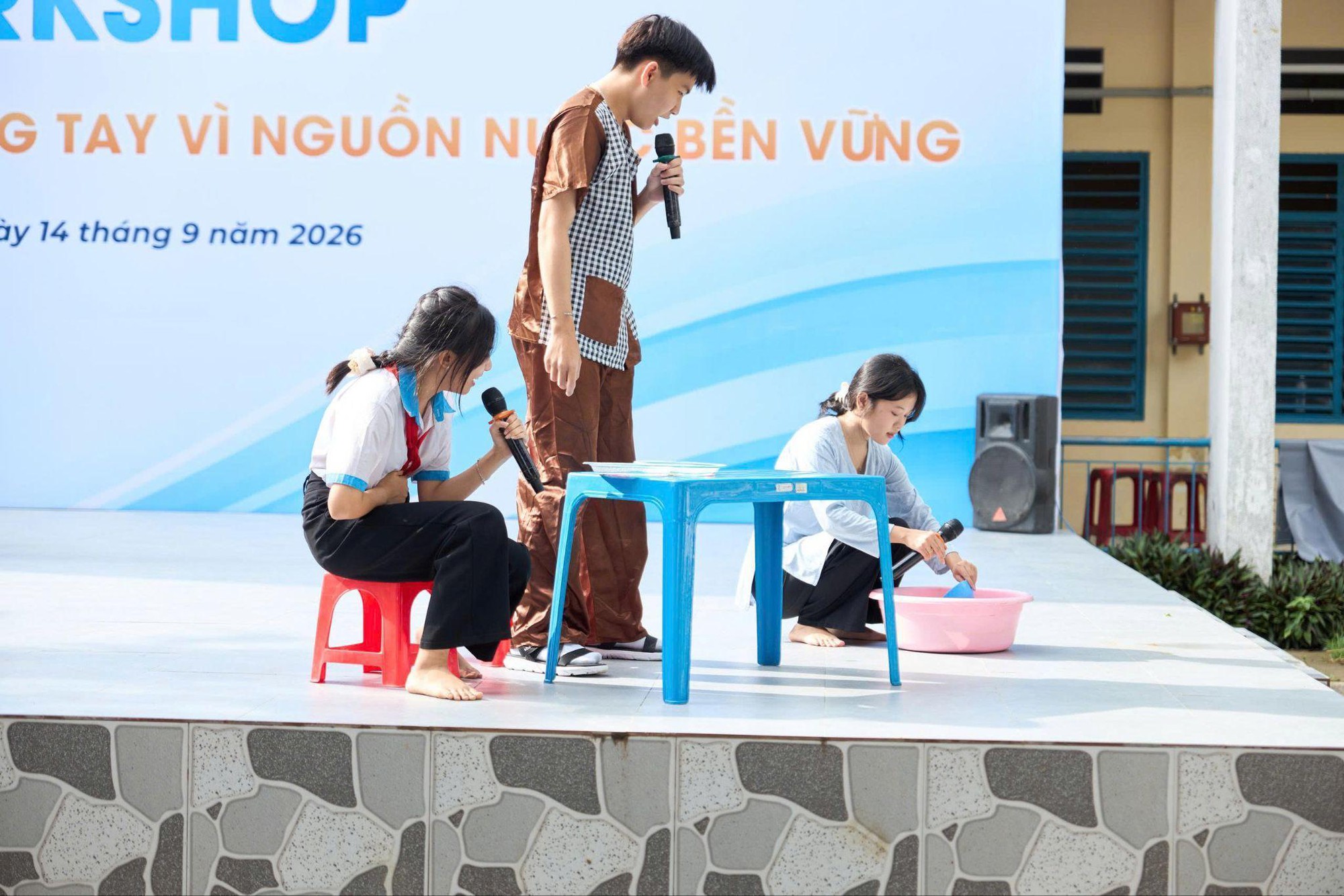 Học sinh An Giang thu gom 3,5 tấn rác thải và lục bình, làm sạch dòng kênh quê hương - Ảnh 5.