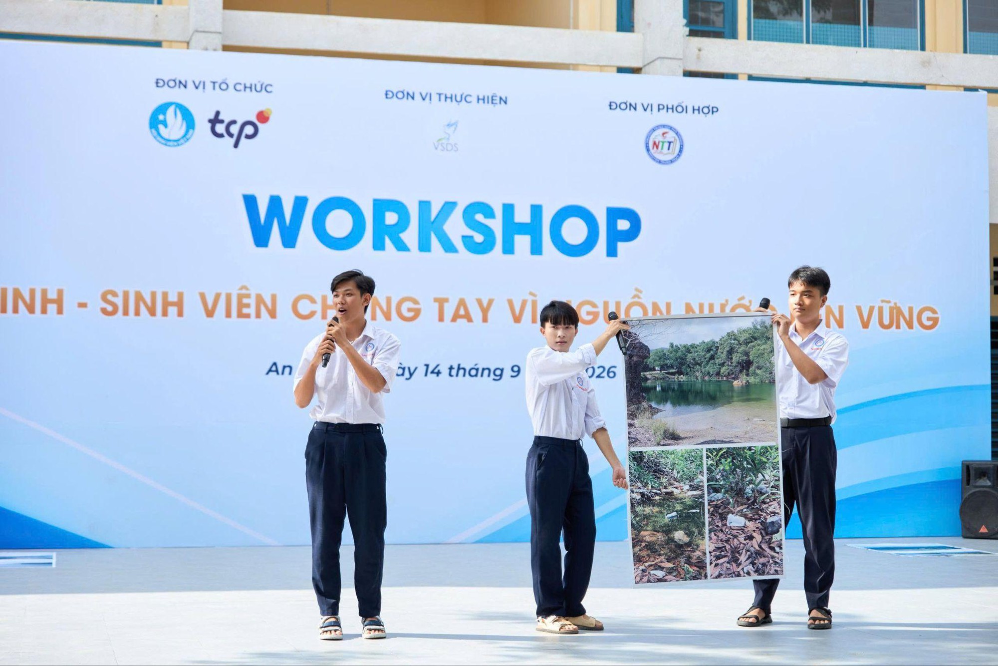 Học sinh An Giang thu gom 3,5 tấn rác thải và lục bình, làm sạch dòng kênh quê hương - Ảnh 7.