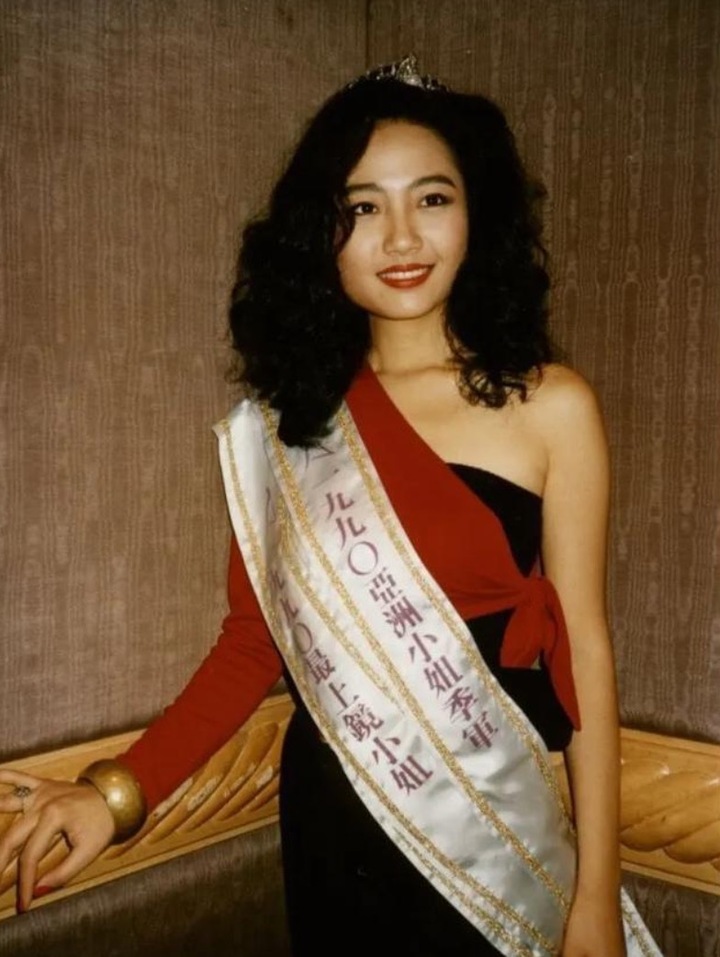 "&Aacute; hậu đẹp nhất m&agrave;n ảnh" bỏ showbiz th&agrave;nh ph&uacute; b&agrave;, tuổi 61 vẫn độc th&acirc;n quyến rũ- Ảnh 1.