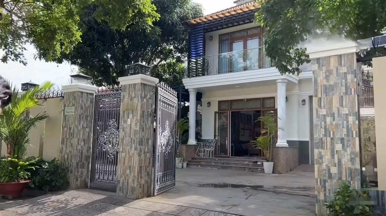 Nam NSND đ&igrave;nh đ&aacute;m bỏ TP.HCM về b&aacute;n c&agrave; ph&ecirc;, đồ ăn s&aacute;ng ở đường Nguyễn Trung Trực, An Giang- Ảnh 5.