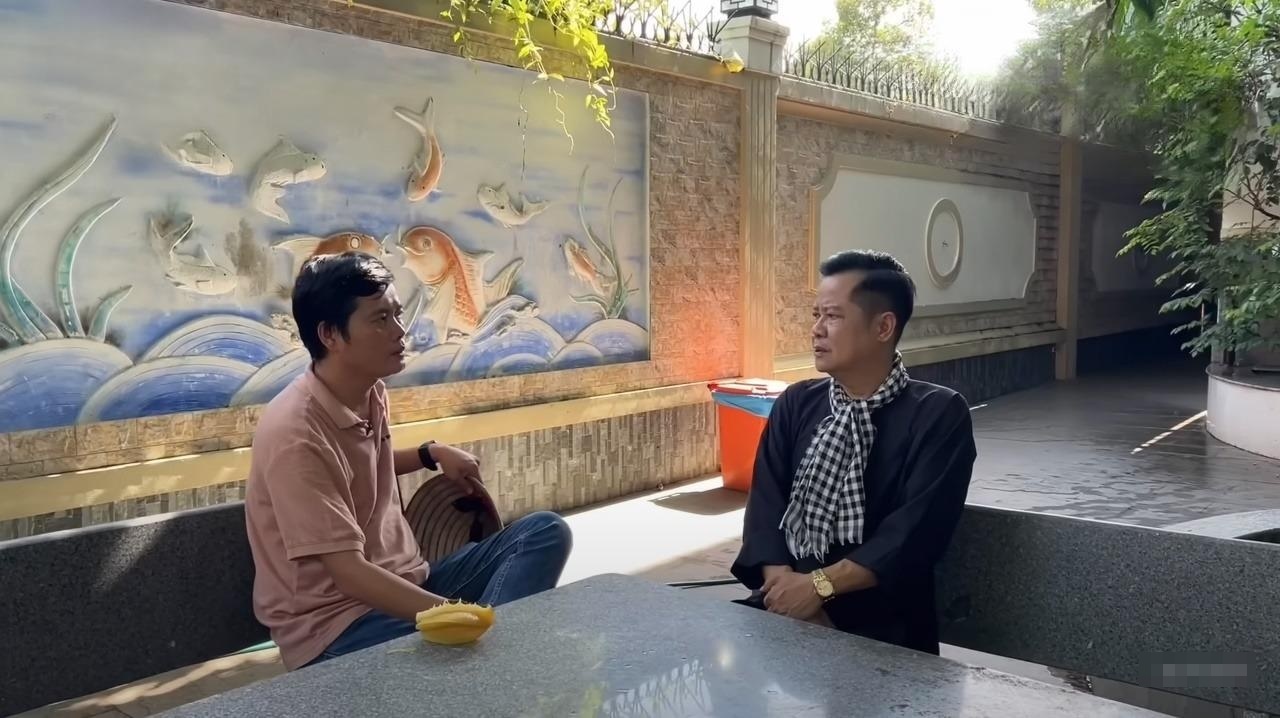 Nam NSND đ&igrave;nh đ&aacute;m bỏ TP.HCM về b&aacute;n c&agrave; ph&ecirc;, đồ ăn s&aacute;ng ở đường Nguyễn Trung Trực, An Giang- Ảnh 6.