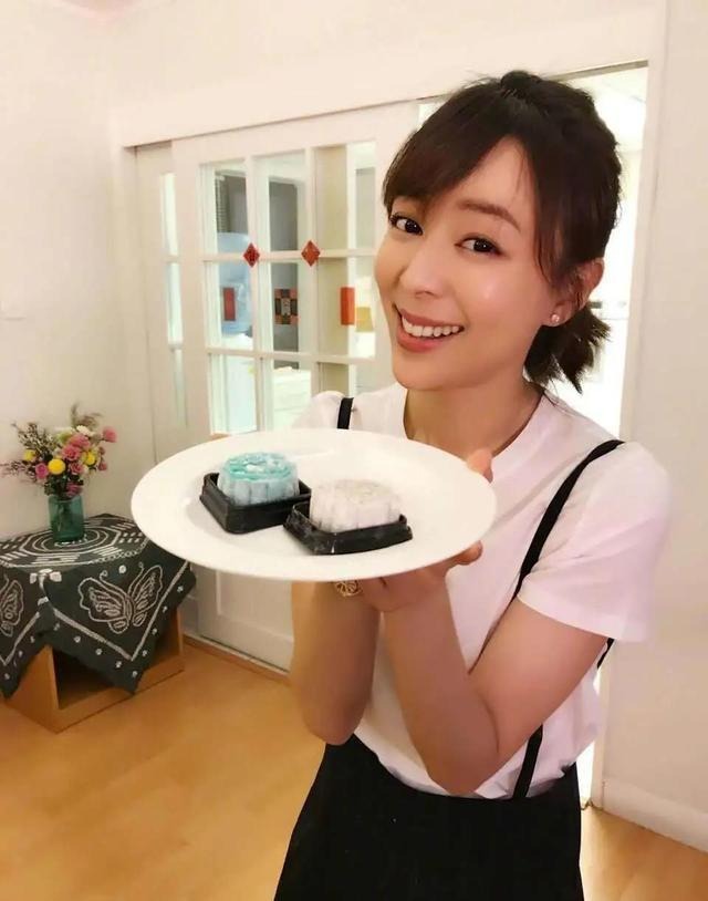 Nữ nghệ sĩ bỏ phố về quê: Đào đất, gieo hạt, bón phân, làm vườn như nông dân thực thụ - Ảnh 18.