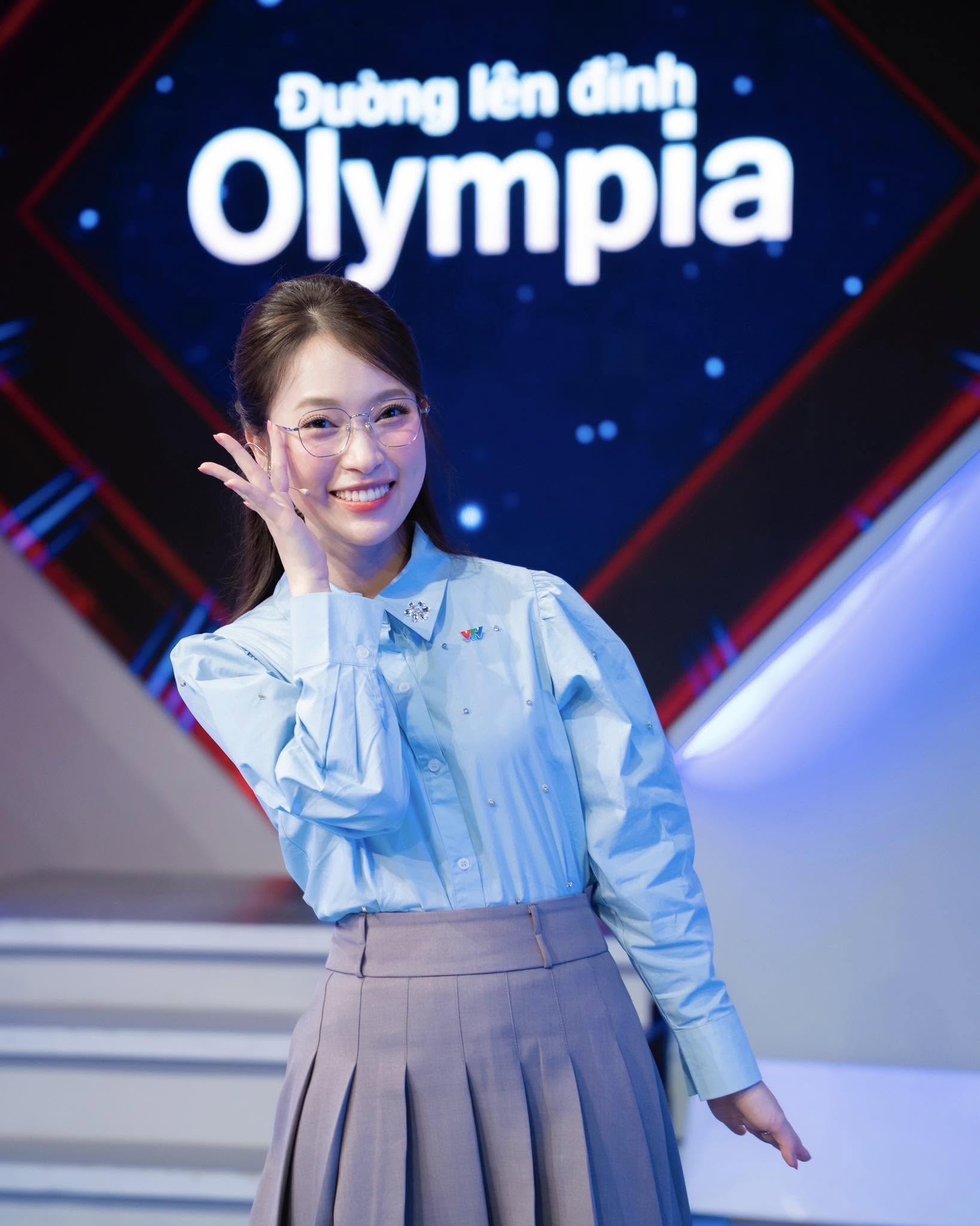Thu nhập của MC Kh&aacute;nh Vy- Ảnh 2.