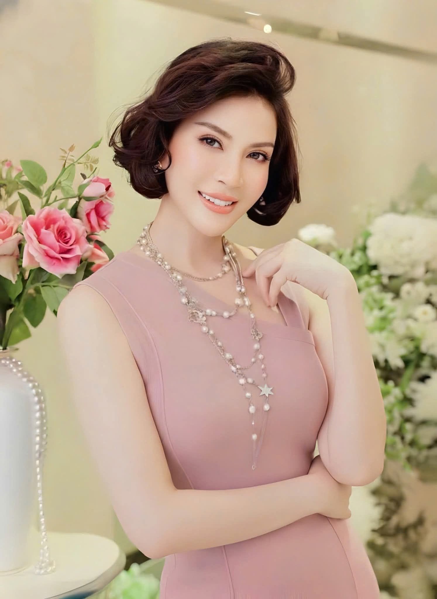 Nữ MC qu&ecirc; Nghệ An c&oacute; bằng Thạc sĩ Kinh tế: Sống trong biệt thự 800m&sup2;, điều h&agrave;nh chuỗi thẩm mỹ viện ở TP.HCM- Ảnh 1.