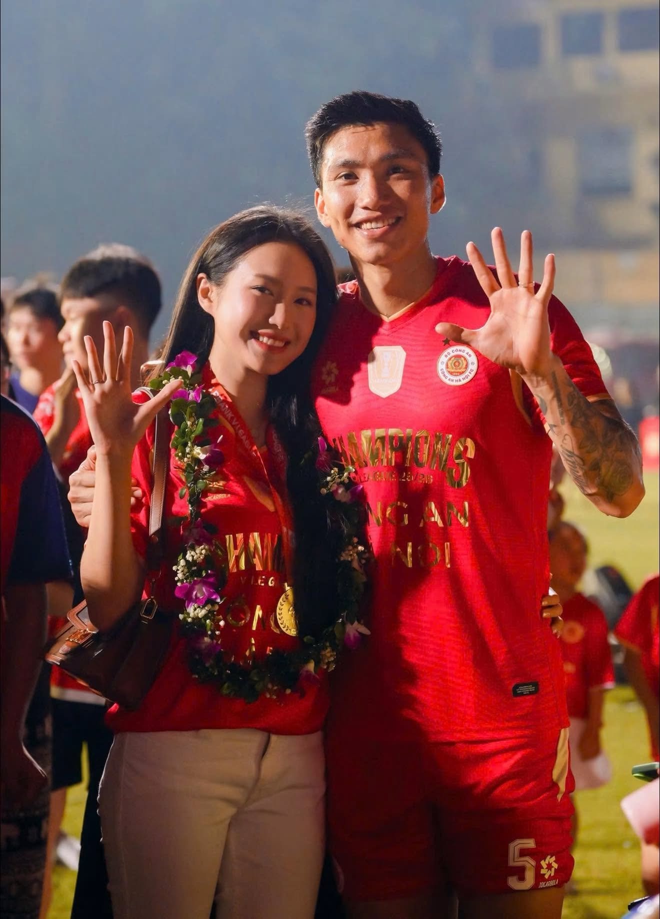 Đoàn Văn Hậu - Doãn Hải My lộ diện sau ồn ào, đẹp nức nở dùng kính lúp soi cũng không ra khuyết điểm- Ảnh 7.