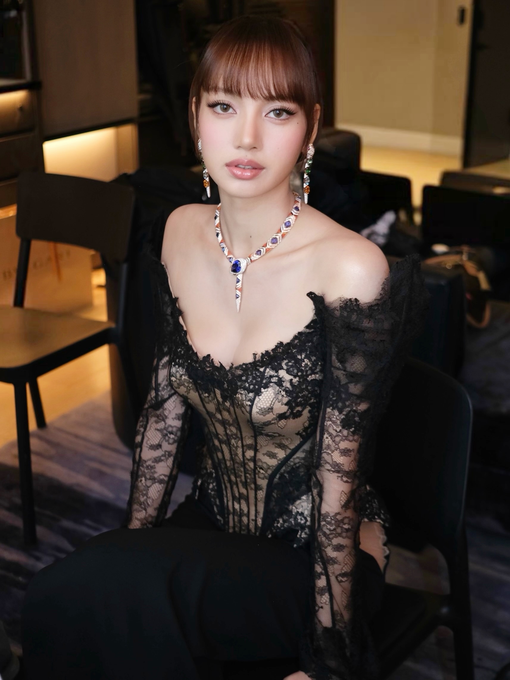 Lisa (BLACKPINK) nằm kh&ocirc;ng cũng d&iacute;nh đạn, bị cuốn v&agrave;o drama v&igrave; đoạn video th&aacute;i độ 14 gi&acirc;y- Ảnh 2.