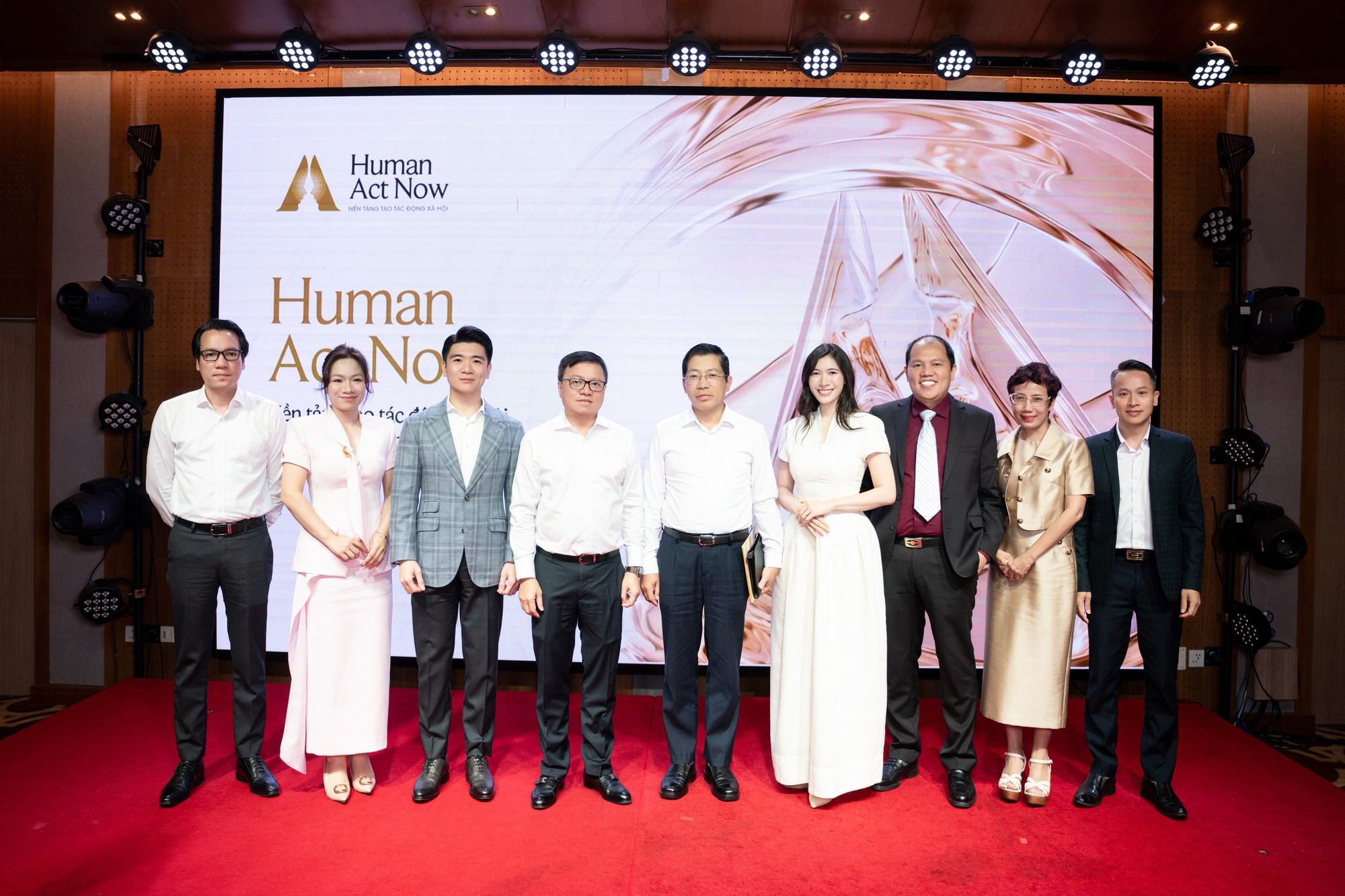Human Act Prize 2026: Kh&ocirc;ng cần chờ c&oacute; vị thế hay đủ điều kiện mới h&agrave;nh động, mỗi việc nhỏ h&ocirc;m nay sẽ l&agrave; tiền đề cho những đ&oacute;ng g&oacute;p trong tương lai - Ảnh 8.