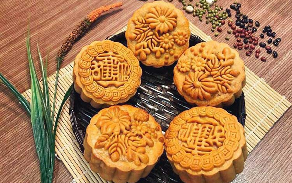Từ vầng trăng đến m&acirc;m cỗ: V&igrave; sao Trung Thu kh&ocirc;ng thể thiếu b&aacute;nh nướng, b&aacute;nh dẻo? - Ảnh 2.