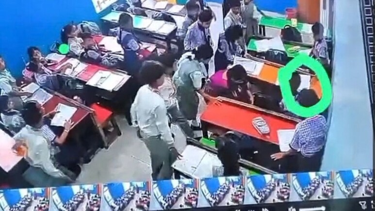 B&eacute; g&aacute;i đột nhi&ecirc;n ng&atilde; gục trong lớp rồi tử vong - Ảnh 1.