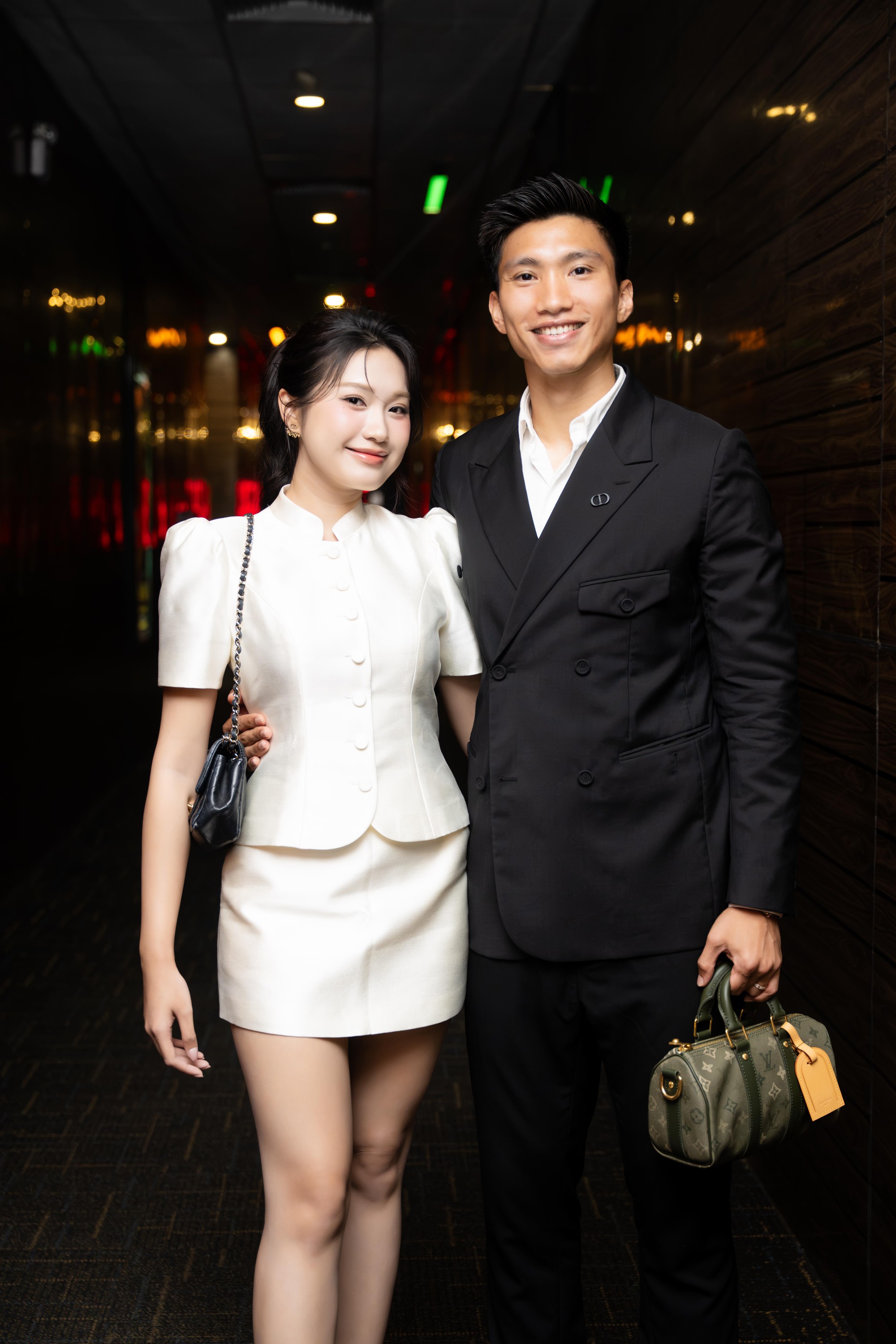 Đoàn Văn Hậu - Doãn Hải My lộ diện sau ồn ào, đẹp nức nở dùng kính lúp soi cũng không ra khuyết điểm- Ảnh 1.