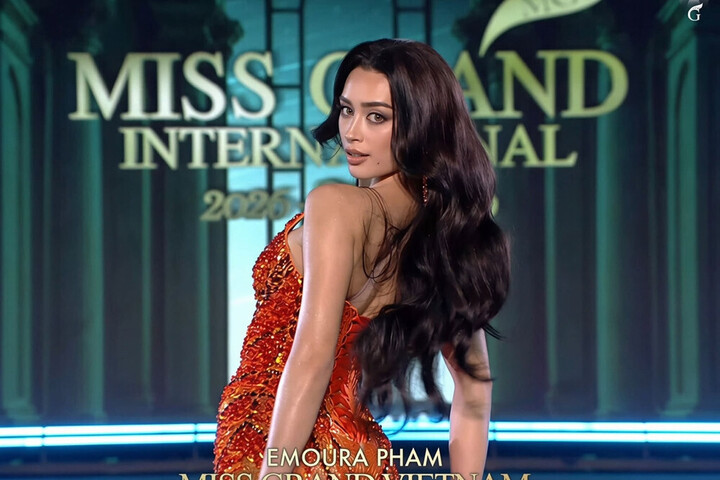 Su&yacute;t ng&atilde; tr&ecirc;n s&acirc;n khấu Miss Grand, Emoura Phạm được khen v&igrave; xử l&yacute; kh&eacute;o- Ảnh 1.