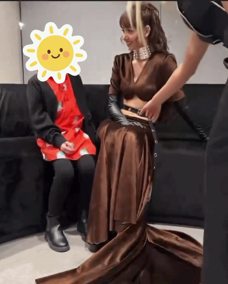 Lisa (BLACKPINK) nằm kh&ocirc;ng cũng d&iacute;nh đạn, bị cuốn v&agrave;o drama v&igrave; đoạn video th&aacute;i độ 14 gi&acirc;y- Ảnh 1.
