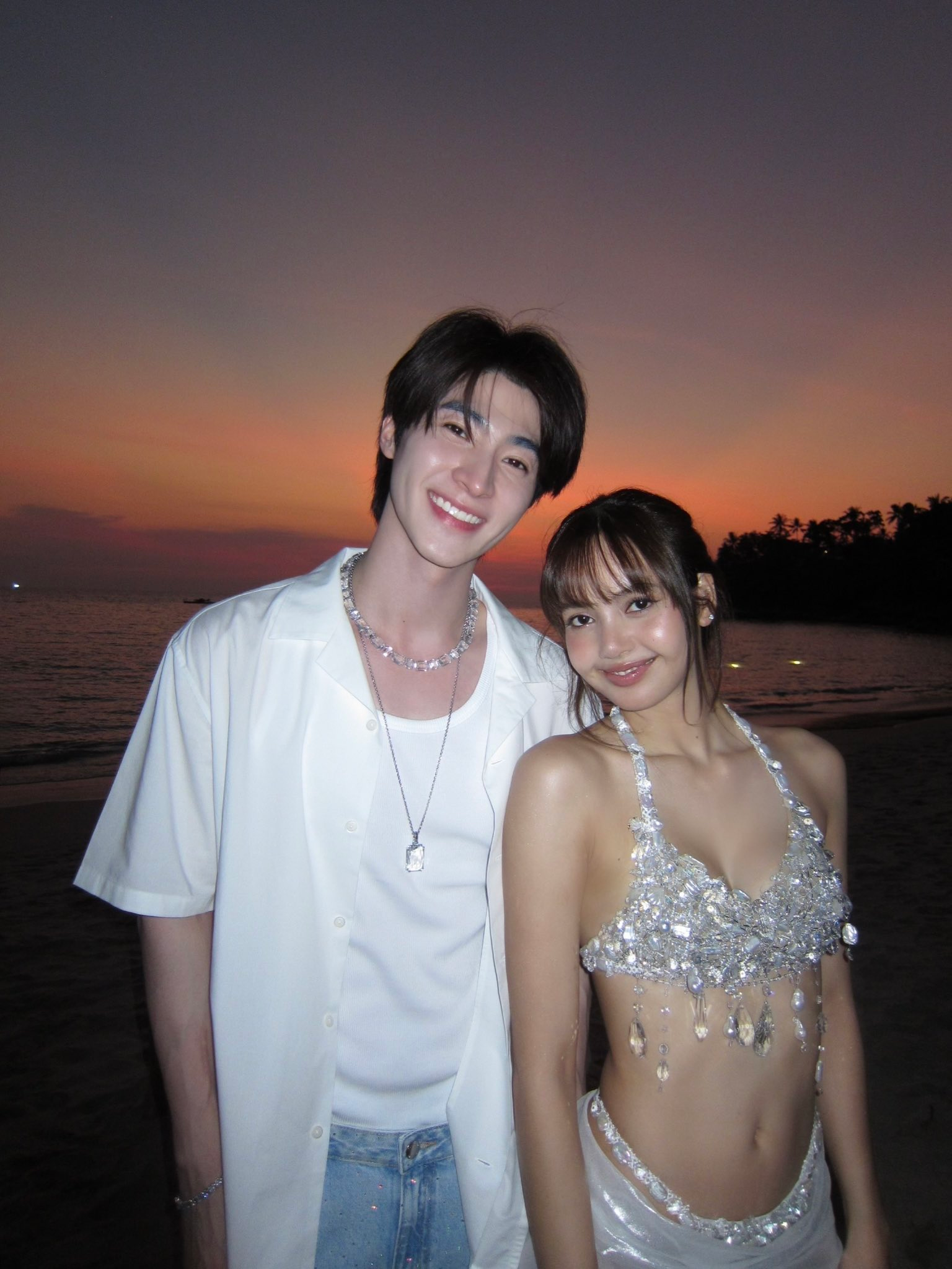 Th&igrave; ra "hồng h&agrave;i nhi" của Lisa đ&atilde; c&ocirc;ng khai t&igrave;nh cảm từ hồi th&aacute;ng Tư? - Ảnh 2.