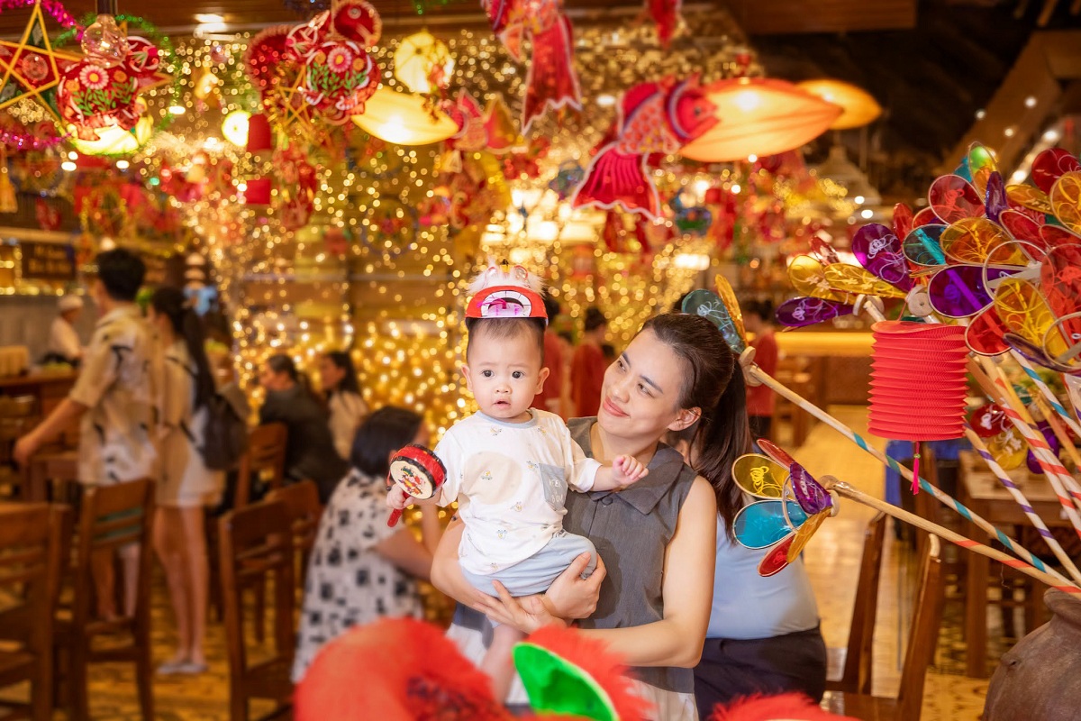Vincom Moonifest: L&ecirc;n đồ nhập hội, rước đ&egrave;n đ&oacute;n may m&ugrave;a Trung thu - Ảnh 4.