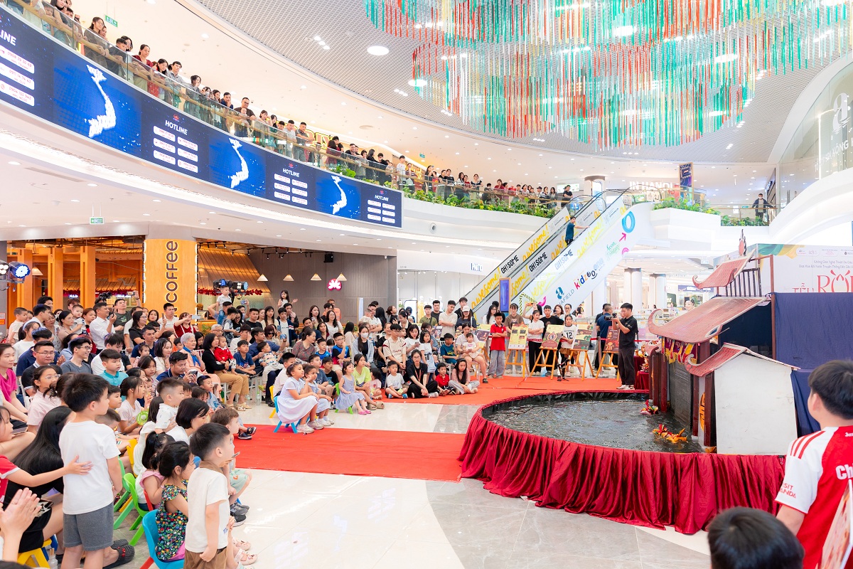 Vincom Moonifest: L&ecirc;n đồ nhập hội, rước đ&egrave;n đ&oacute;n may m&ugrave;a Trung thu - Ảnh 8.