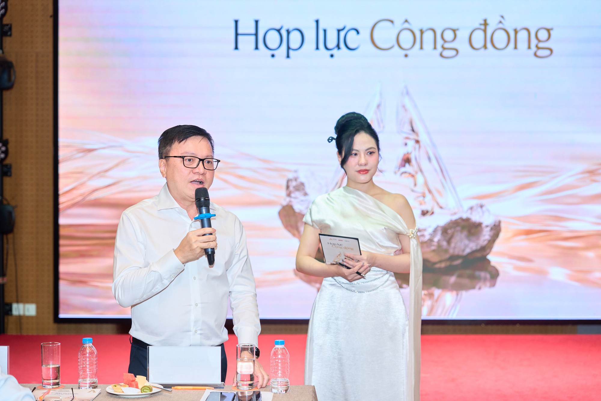 Human Act Prize 2026: Kh&ocirc;ng cần chờ c&oacute; vị thế hay đủ điều kiện mới h&agrave;nh động, mỗi việc nhỏ h&ocirc;m nay sẽ l&agrave; tiền đề cho những đ&oacute;ng g&oacute;p trong tương lai - Ảnh 2.