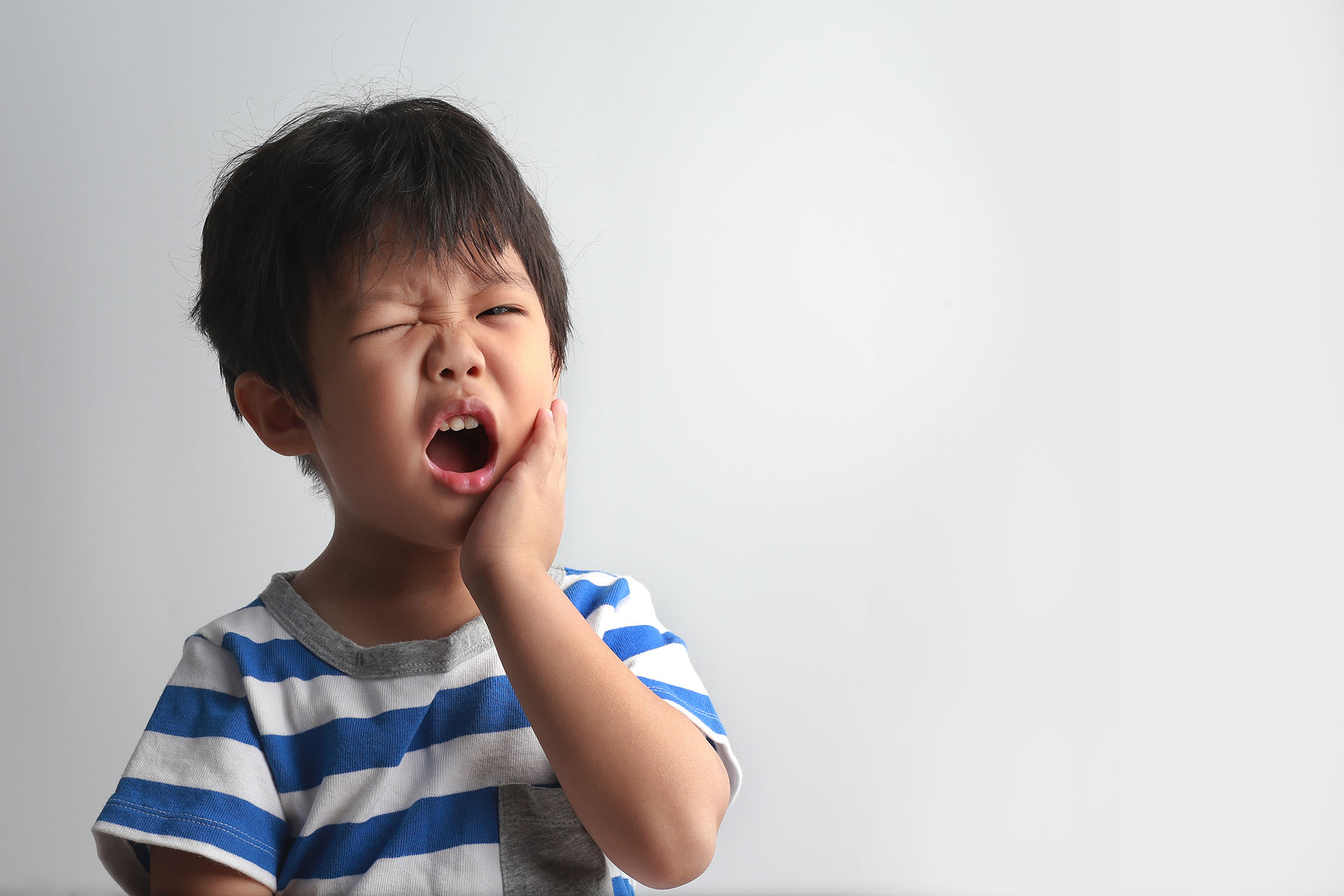 Trẻ kh&ocirc;ng ăn kẹo nhưng vẫn bị s&acirc;u răng th&igrave; mẹ n&ecirc;n cẩn thận với 4 th&oacute;i quen  - Ảnh 4.