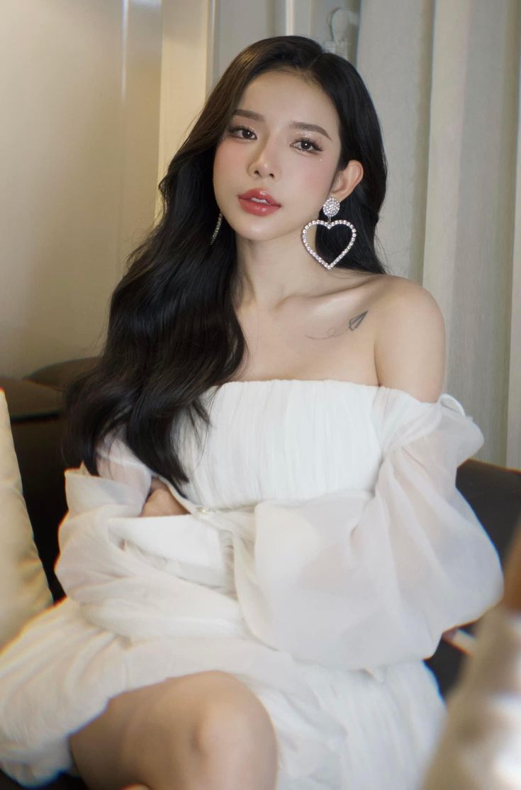 &ldquo;B&oacute;c trần&rdquo; nhan sắc mỹ nữ trăm tỷ Việt, cam thường cũng chịu thua gương mặt n&agrave;y - Ảnh 3.