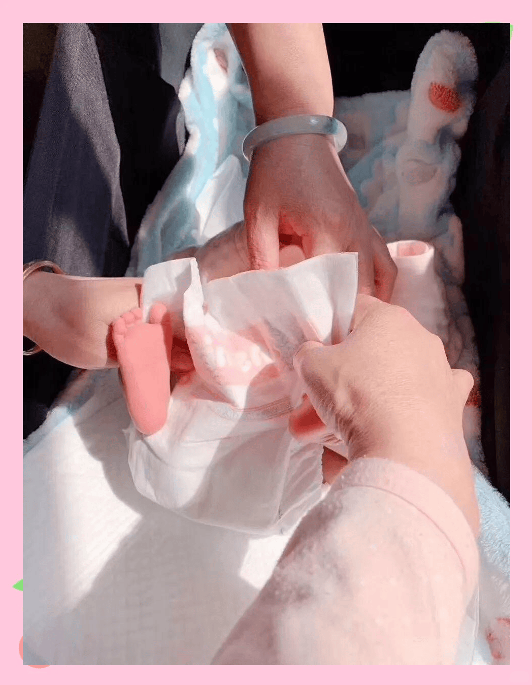 Mẹ hoảng hốt khi ph&aacute;t hiện t&atilde; của con g&aacute;i mới sinh c&oacute; vệt m&aacute;u: Vội đưa con đến viện nhưng b&aacute;c sĩ n&oacute;i kh&ocirc;ng cần điều trị - Ảnh 3.
